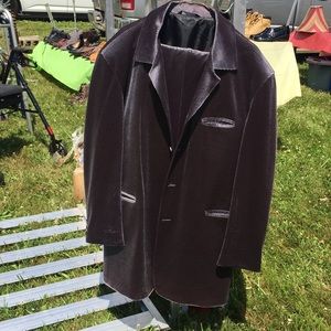 Falcons suit  dry cleaned beautiful texture